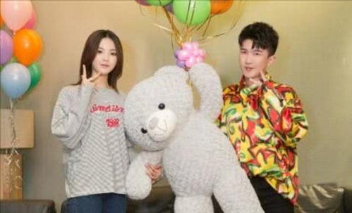 深度吃瓜娱乐圈,娱乐圈背后的瓜田秘闻