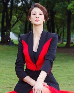 演员侯梦莎洗澡,优雅与力量的完美融合  第2张